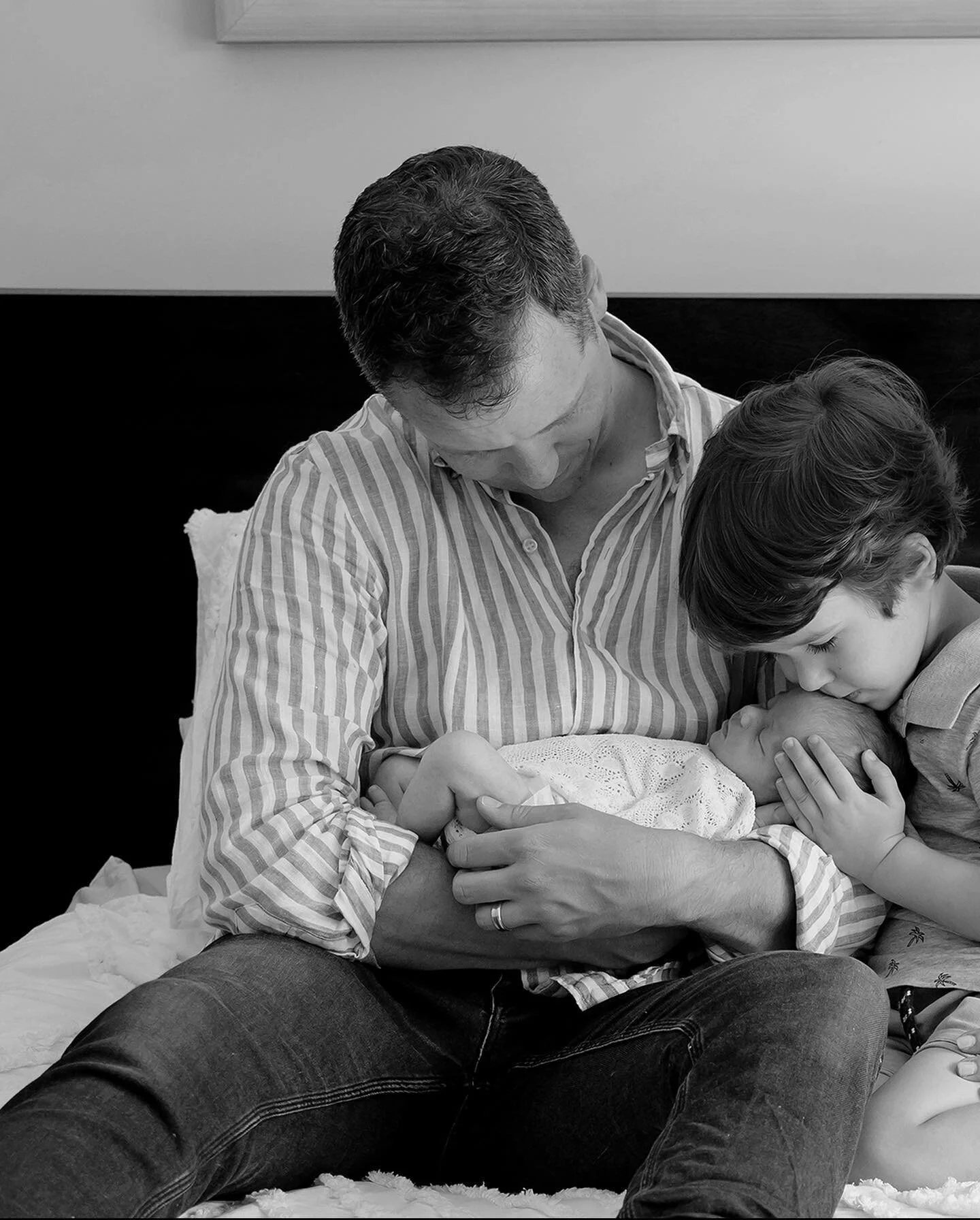 So much love in this gorgeous home newborn session . Made more special as it&rsquo;s my former wedding client and involved their ragdoll cat!
Totes wanted to steal him