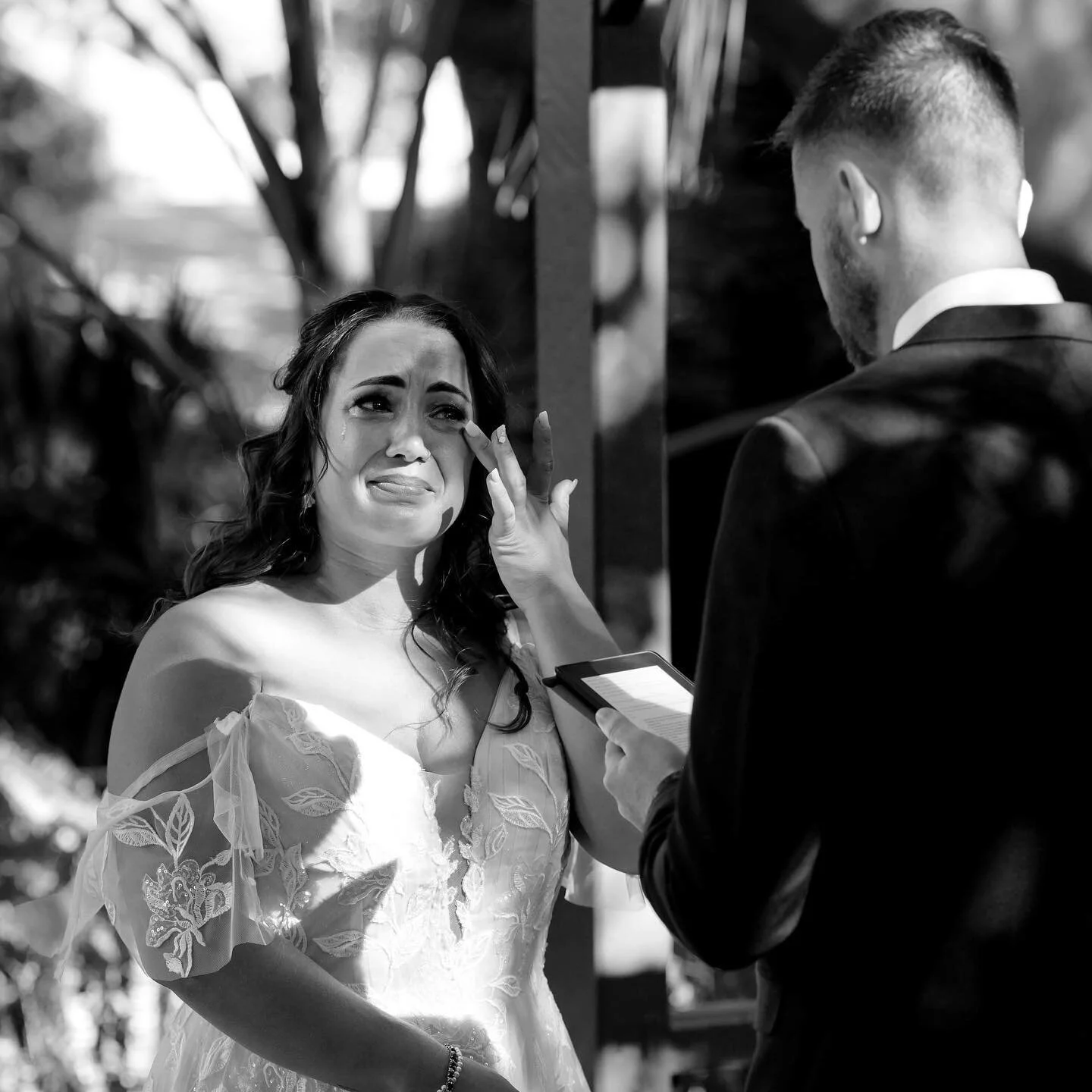 For me the best bits about weddings are the little human moment you get to witness. Cam is Canadian and her first language is French. So Dave took French lesson in secret to be able to give his vows to her in French 😭😭😭 I&rsquo;ll admit I teared u