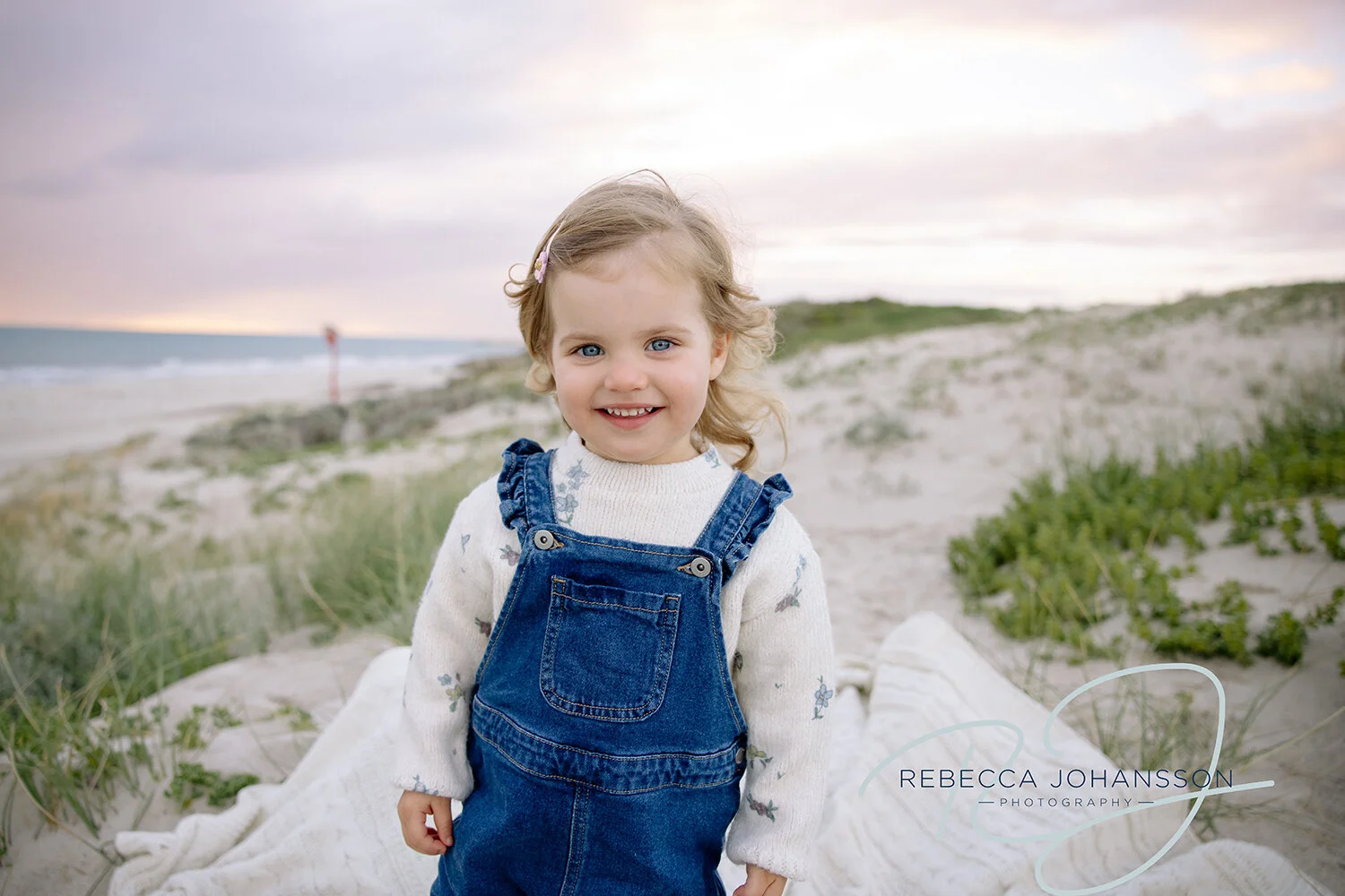It was one of those days , where we kept thinking do we postpone, rain, no rain , rain again. I am so glad we didnt becasue the sky was soft and the light was magical.

#maybeachsessions #becjophoto #perthfamilyphotos #portraitphotographerperth #pert