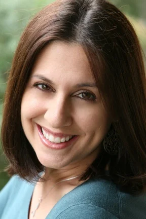 Lisa Becker headshot.jpeg