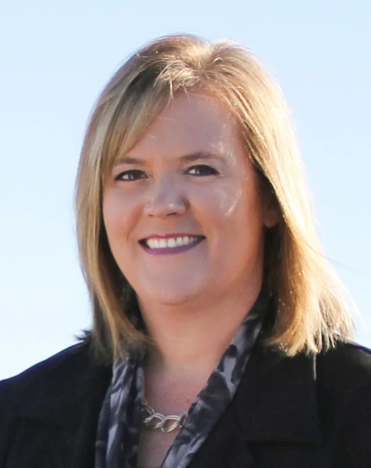 Kelli Headshot 1.jpg