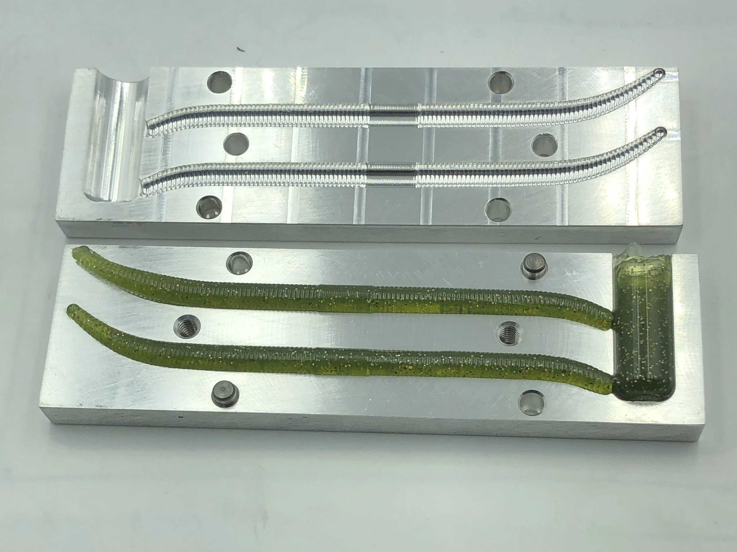 bent worm 4.9 .JPG