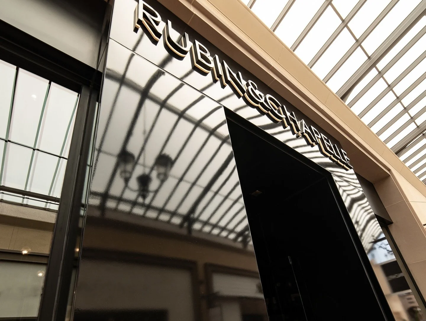 RUBIN&amp;CHAPELLE new location now open.  Newport Beach, CA |  design by UE ARCHITECTURE @uearch, JEFF GOLDBERGER @an_instant 

@fashionisland #fashionisland #uearch #an_instant @raisefashionnow #raisefashionnow #newportbeach #madisonavebid #cfda