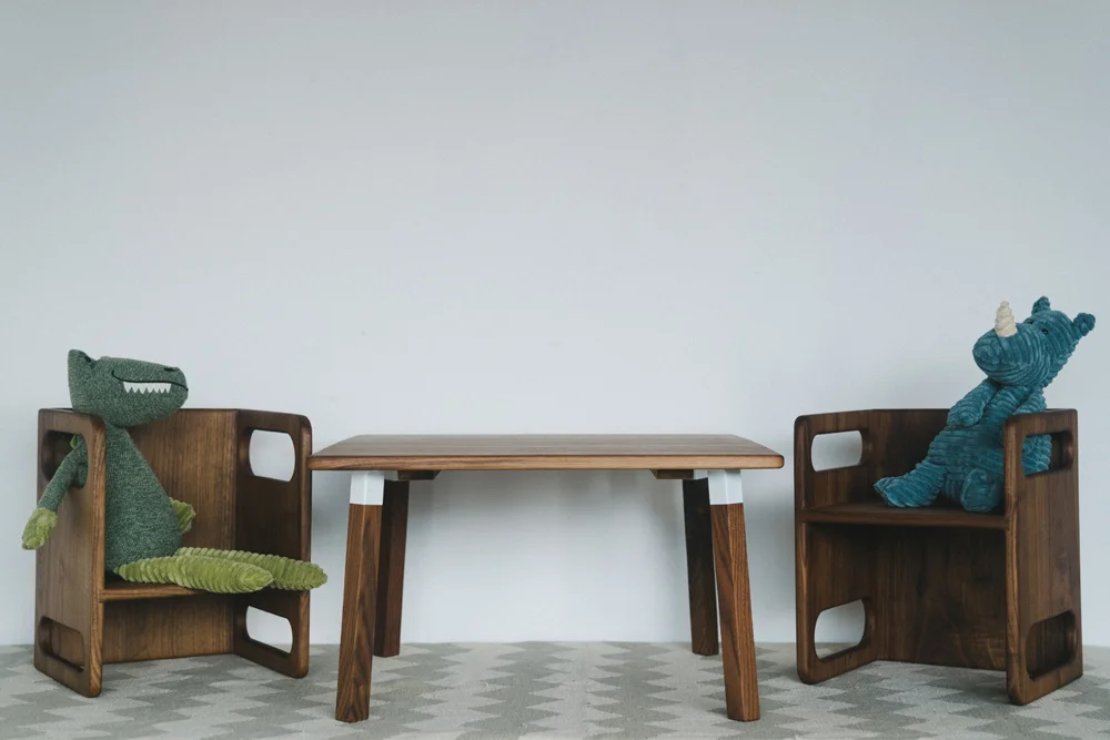 Table and Large Cube Chair Set1.jpg