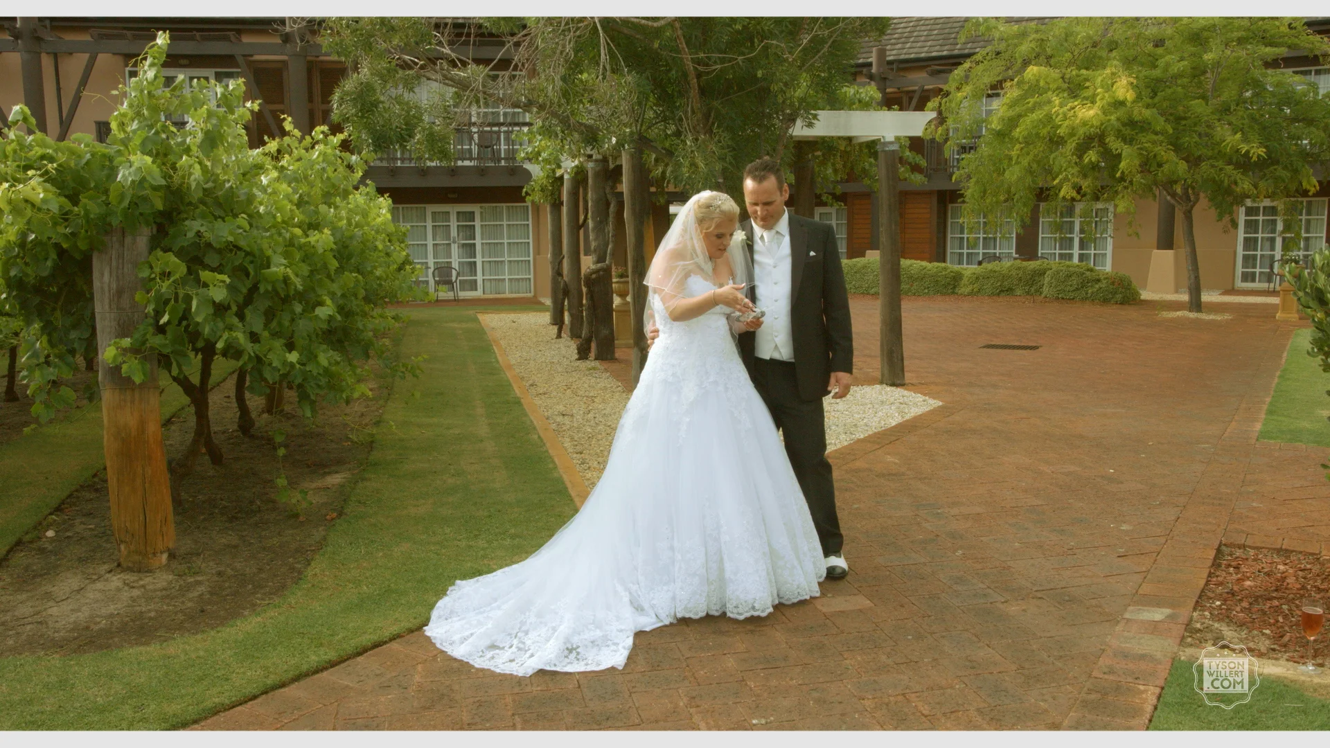 Blackmagic URSA Mini_1_2016-09-08_0504_C0003.00_04_11_09.Still211.jpg