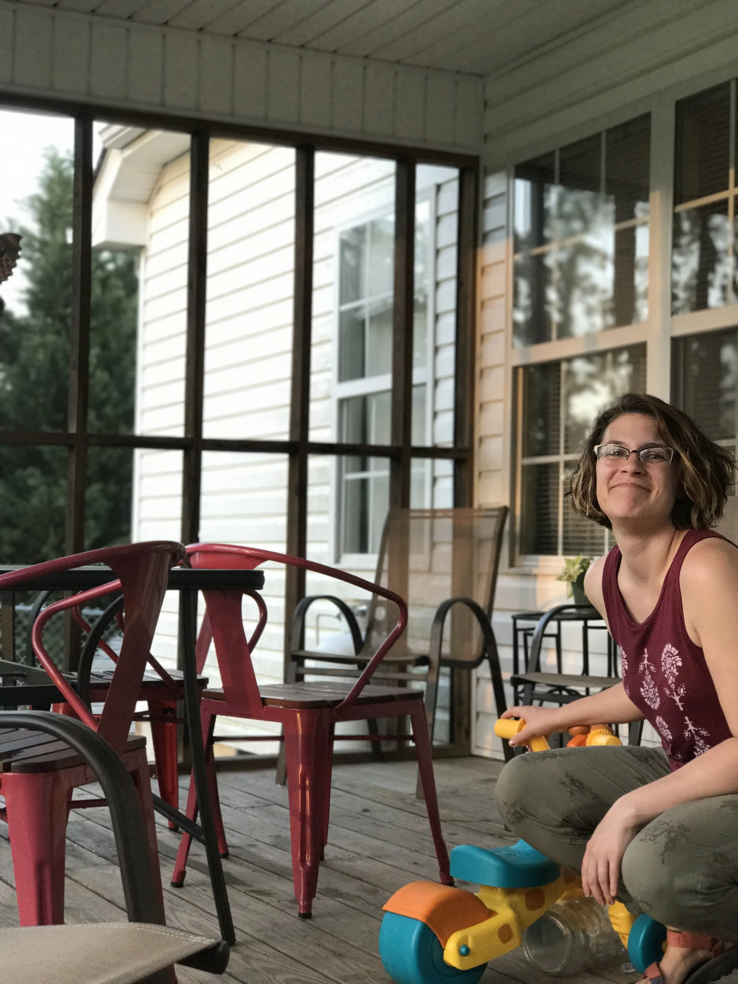 Look - it's a not so good one, and I'm letting you guys see it! ;-) That smile is most definitely coming from une jeune fille.