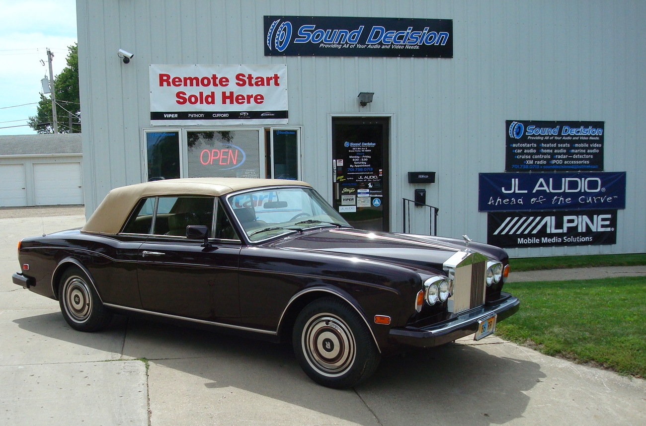 1986 Rolls Royce - Alpine Radio Installation with Leather Wrapped Faceplate