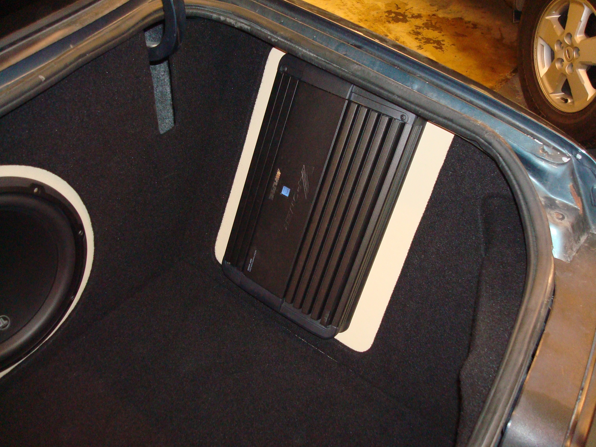 Chevy Impala - Side mounted amp