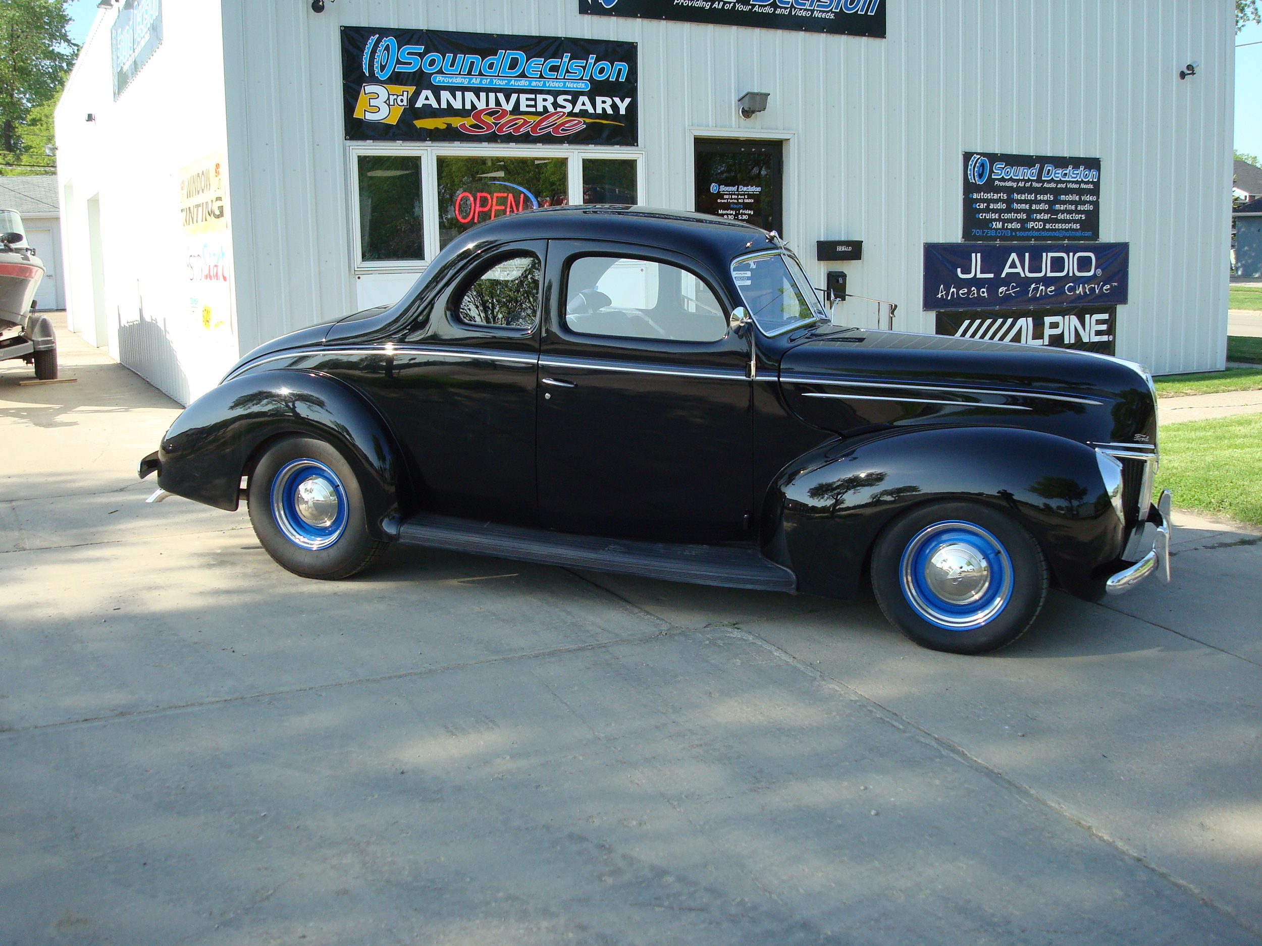 1939 Ford - Cut-In & Wire Alpine Head Unit