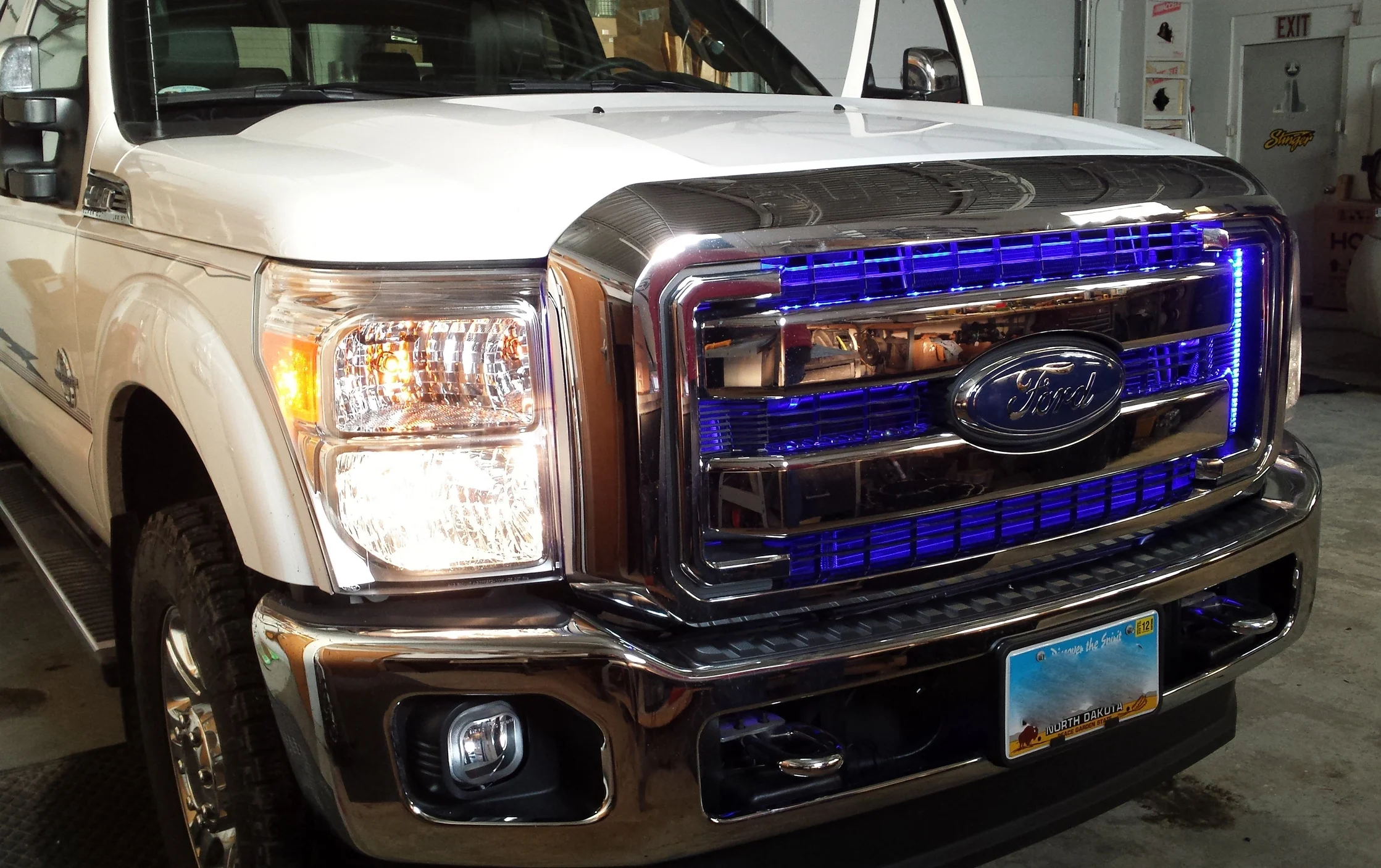 2015 Ford F250 LED Accent Lighting in Grille