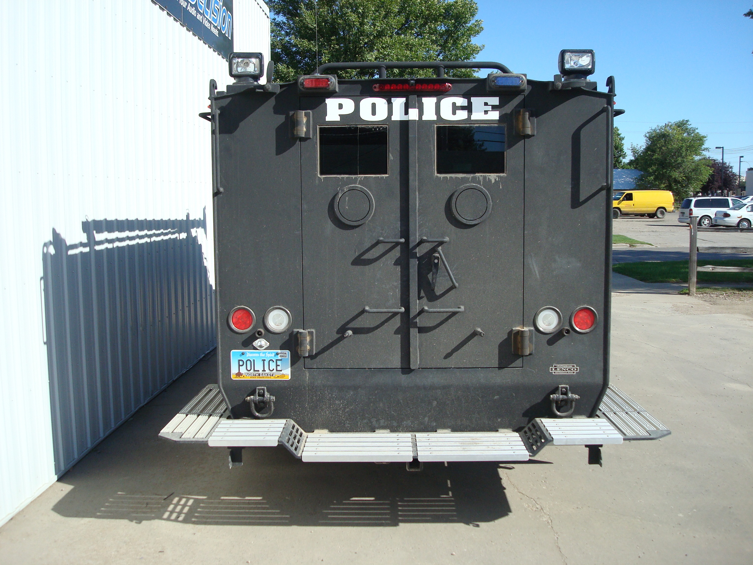 GFPD Swat Team Bearcat Armored Vehicle - Navigation Head Unit, Speaker & Rear Camera Installation