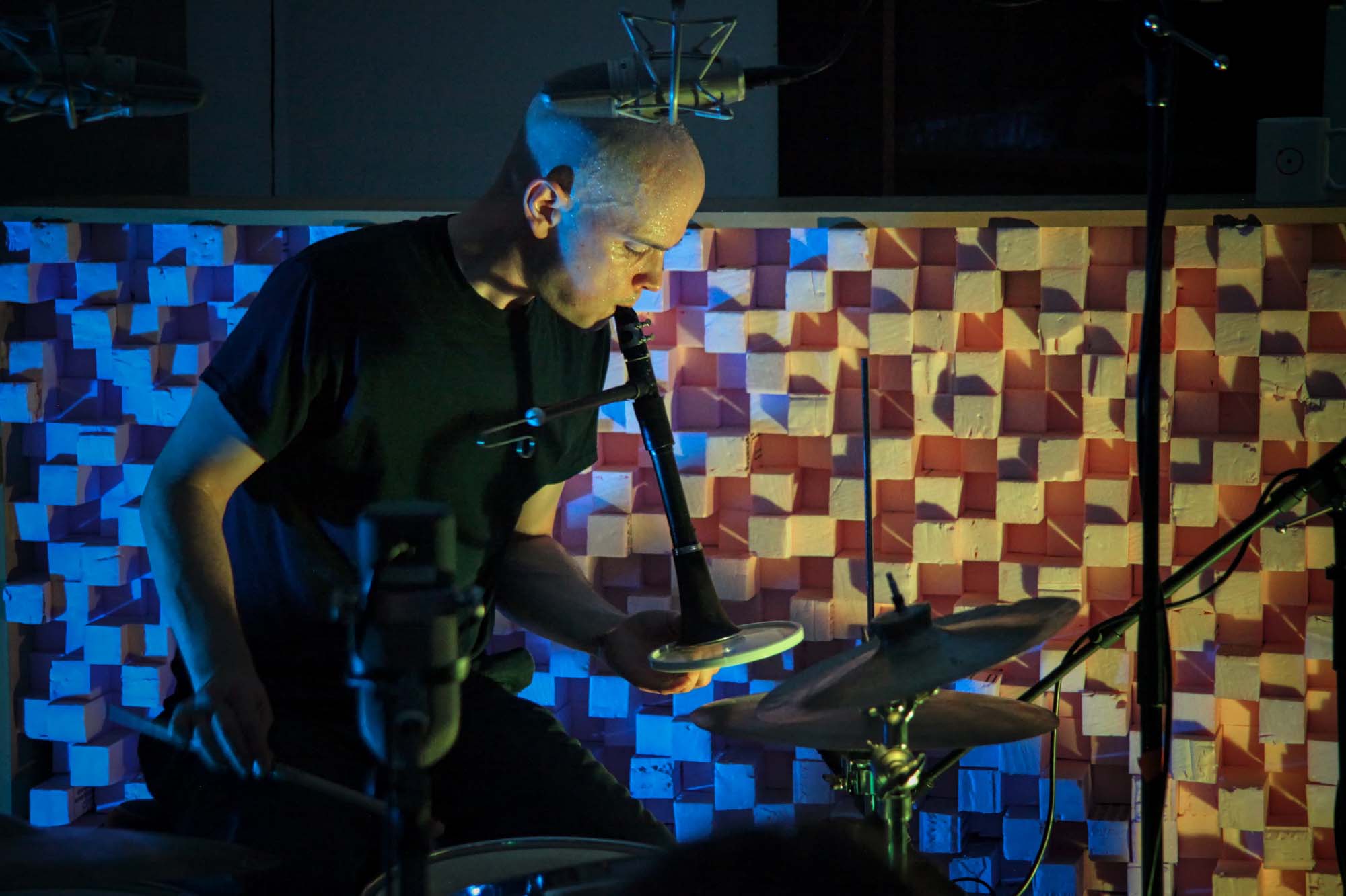  Chris Corsano. Experimental Sound Studio, Chicago, 2016. 