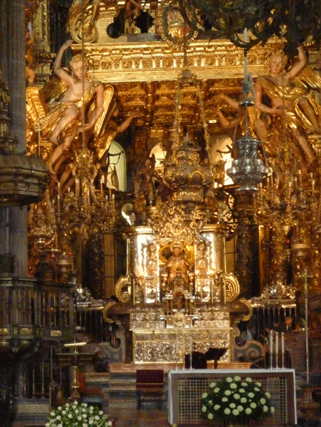 9.santiago.cathedral.high-altar.gif