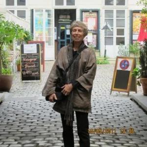 Nancy King in Paris. Photo by Suzan Hall.