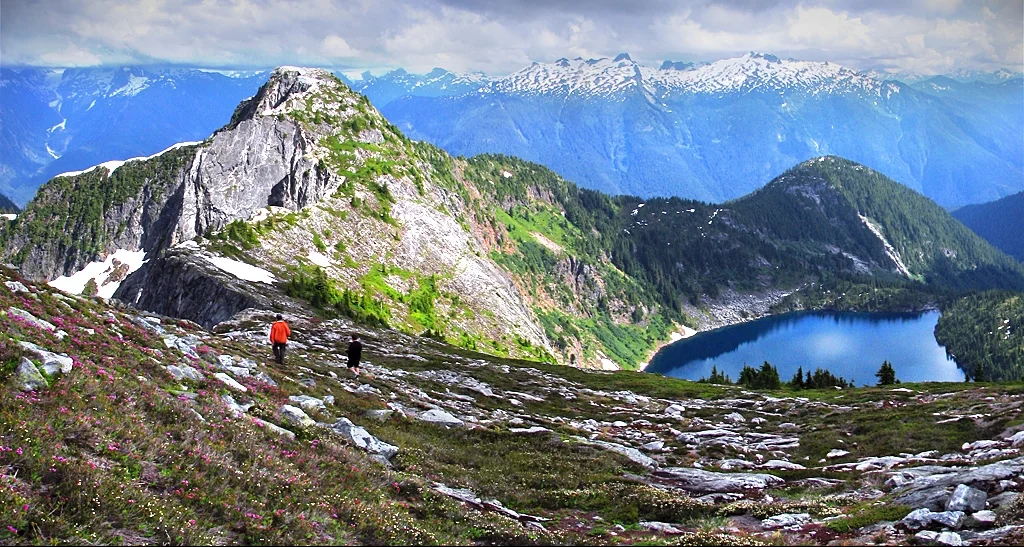 TRAVEL BUCKET LISTS: Global Walks and Trekking Routes