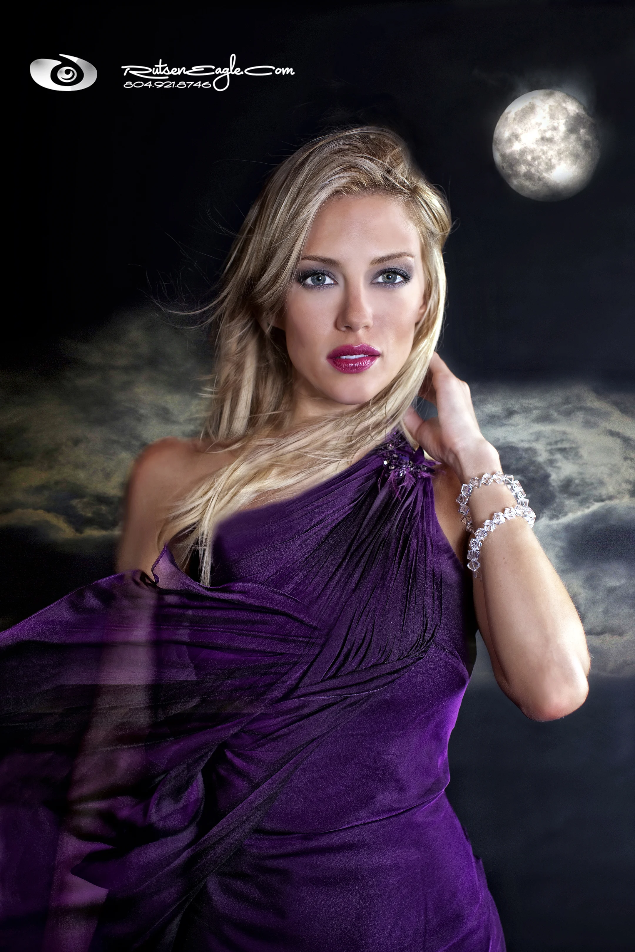 ABC's The Bachelor Contestant: Rozlyn Papa