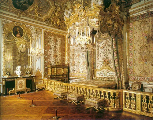 Looking for gold furniture? Try the Palace of Versailles in France. CC BY-SA 3.0, https://commons.wikimedia.org/w/index.php?curid=336157