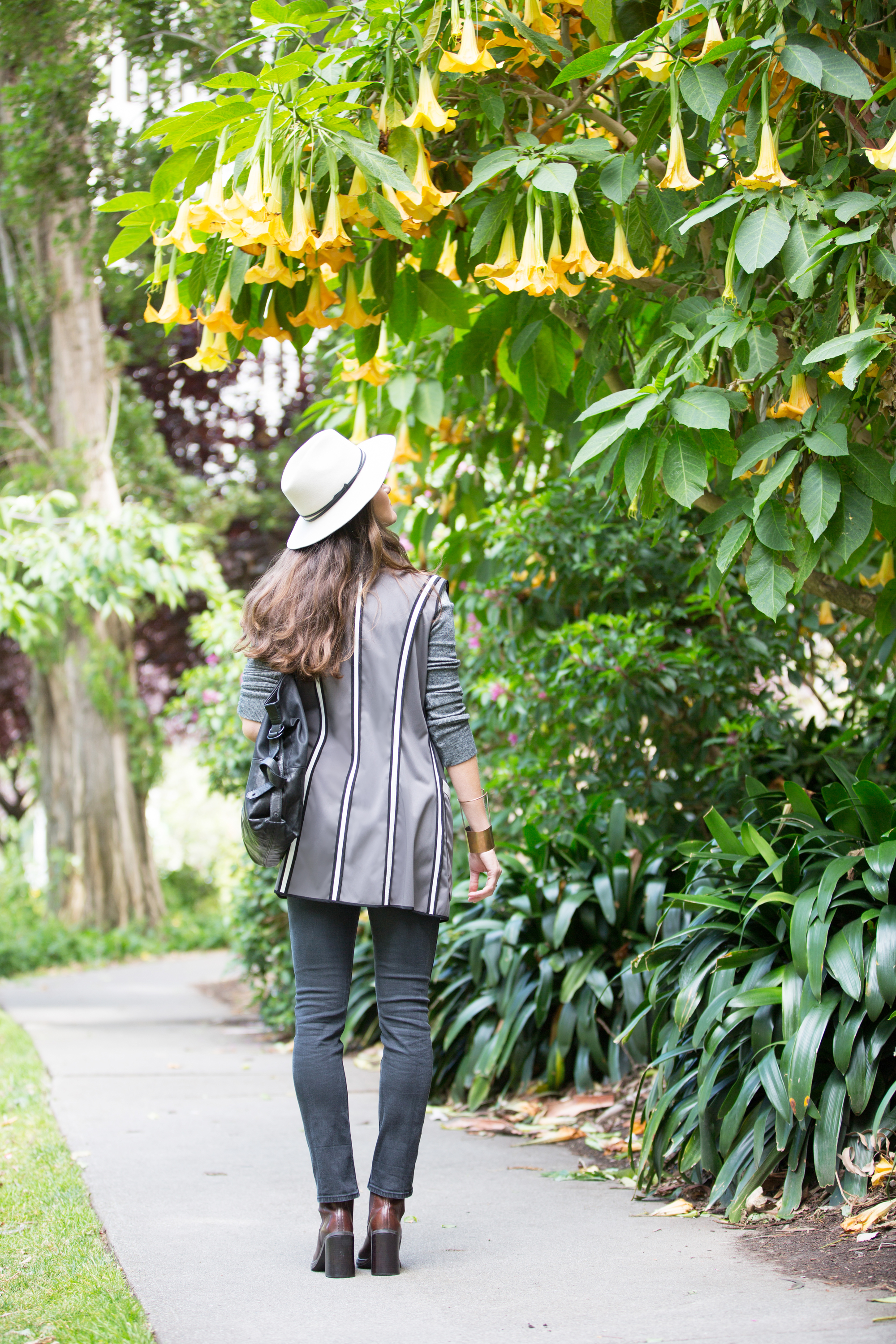 On Maja: Olivier Sweater | K atya Vest | Rogue Hat | Manhattan Tote Bag