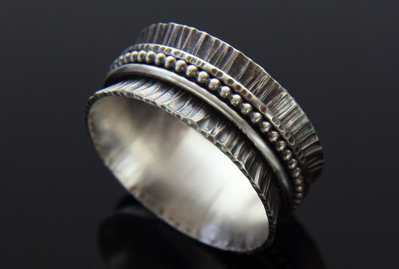 Ruffled Spinner Ring