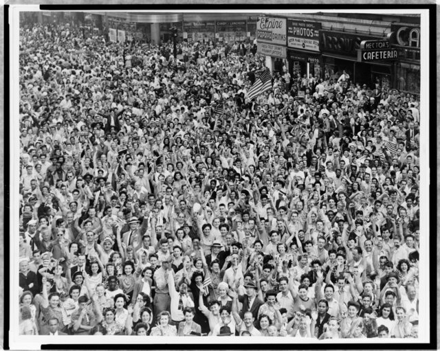 Crowd-of-People-VJ-Day-Times-Square-NYC.jpg
