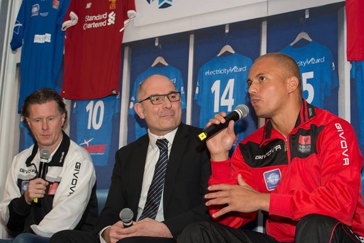 Carlos with Steve McManaman & Wes Brown