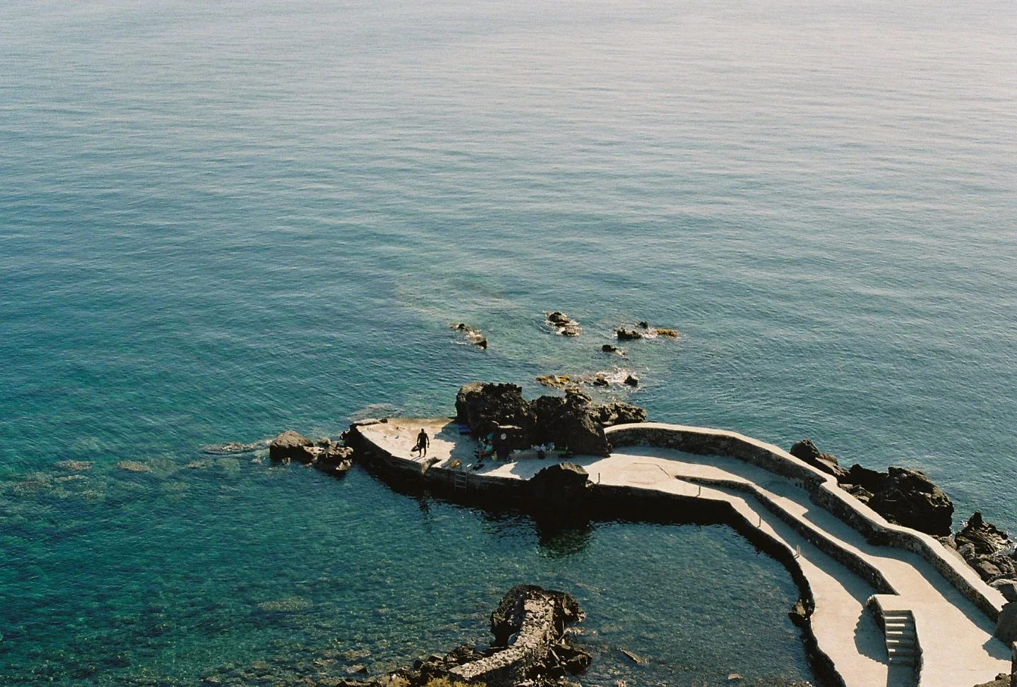Hot springs on Nisiros, a volcanic island in Greece ♨️ Hiked down here a few days in a row, to sprawl across the concrete or perch on the pockmarked rocks in the sea and watch the crabs and fish and dip into water of varying degrees, before hitching 