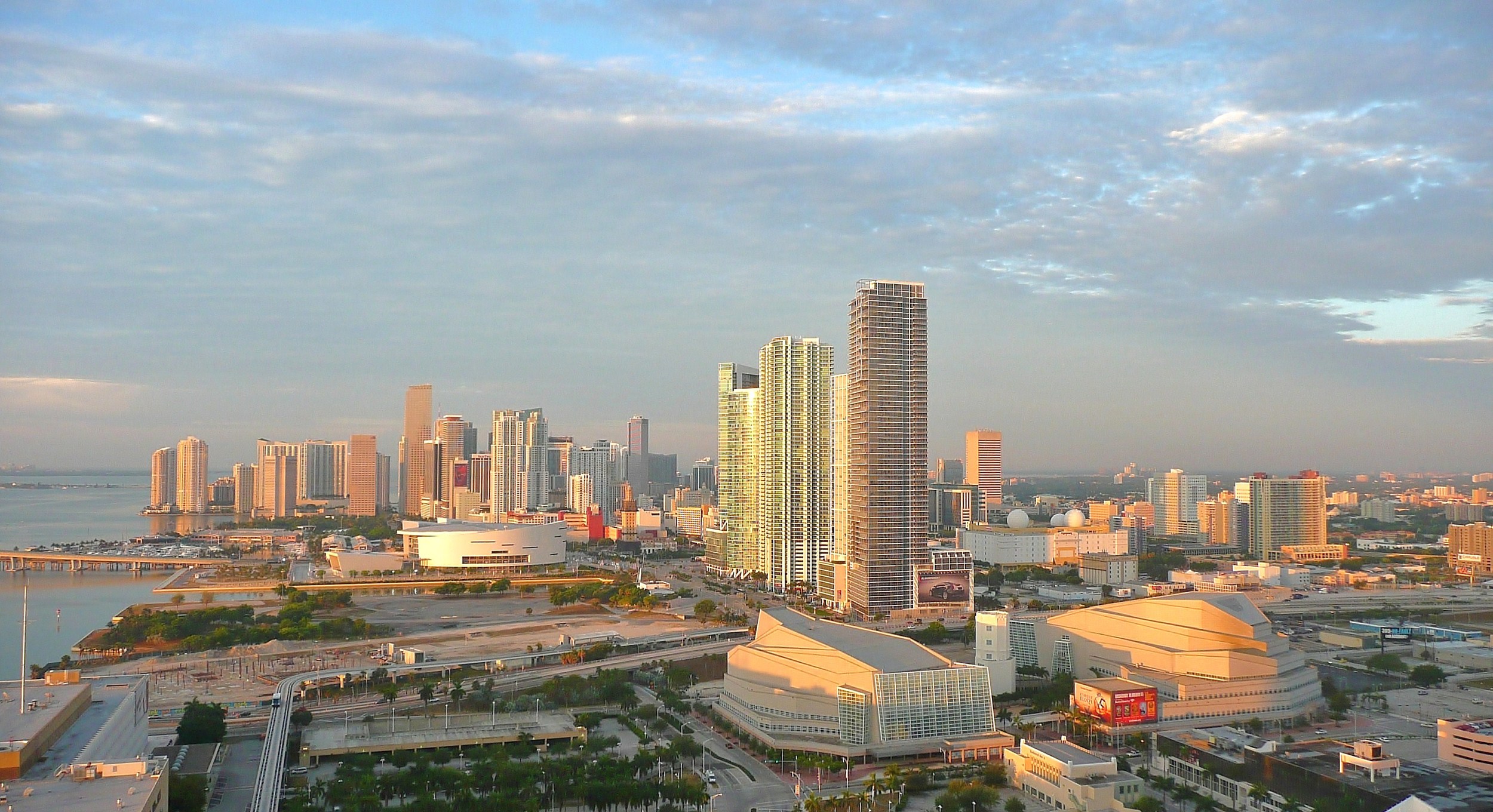 Miami_skyline_summer_2011.JPG