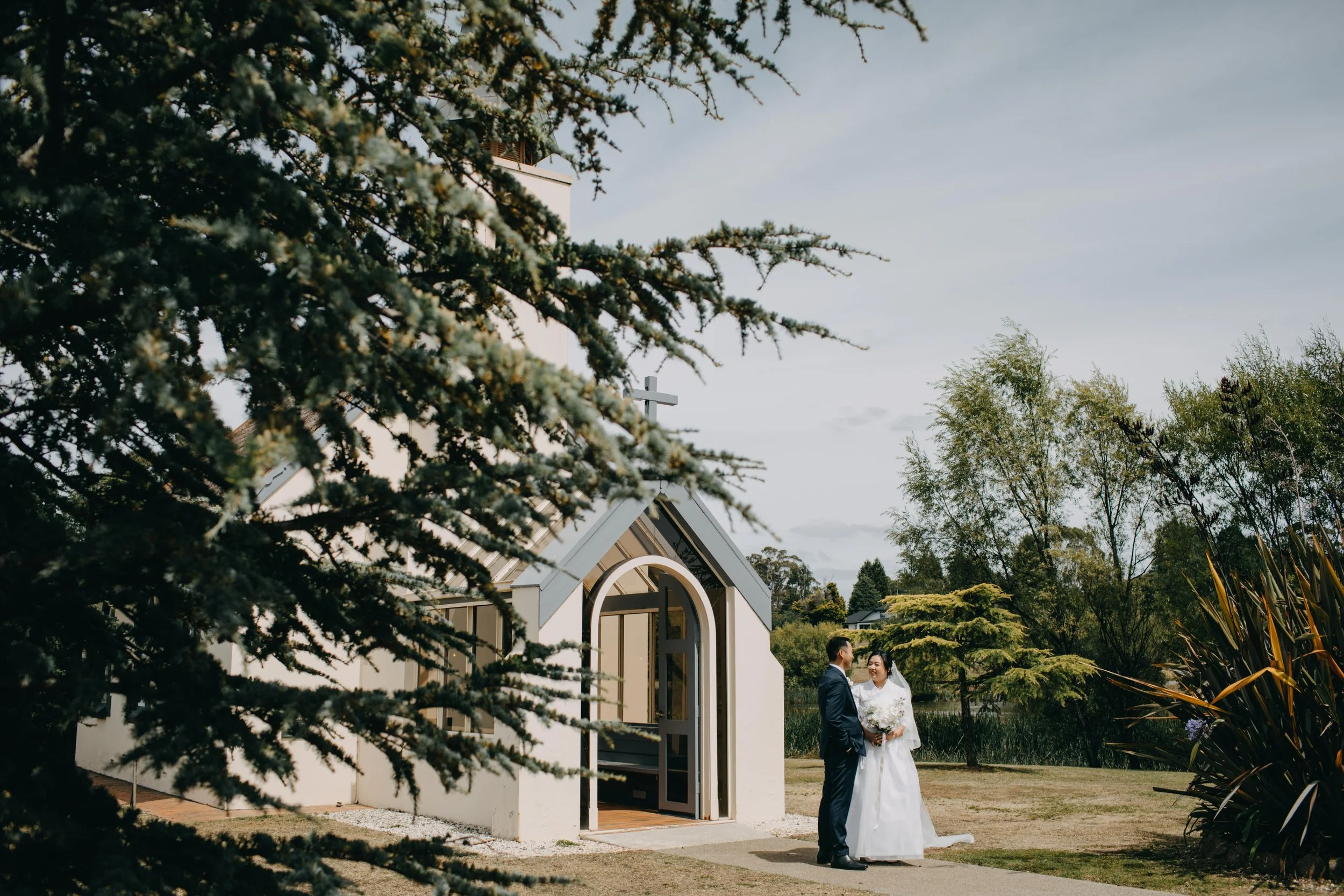 lakeside_chapel_grindelwald_sheridan_nilsson_Tasmanian.Wedding.Photographer-4433.jpg