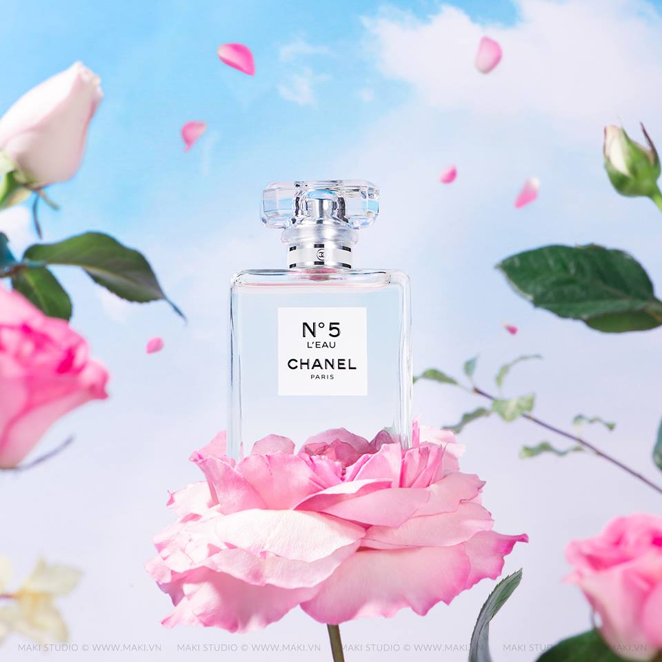 Chụp ảnh mỹ phẩm cho Chanel. Ảnh: MAKI.vn