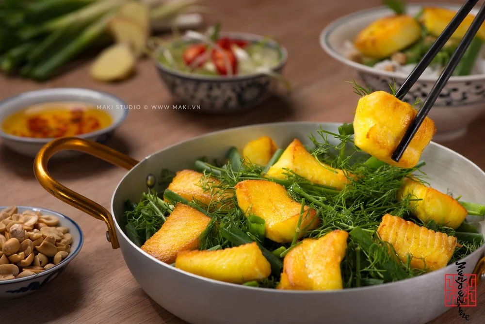 Chụp ảnh món ăn. Ảnh: MAKI.vn