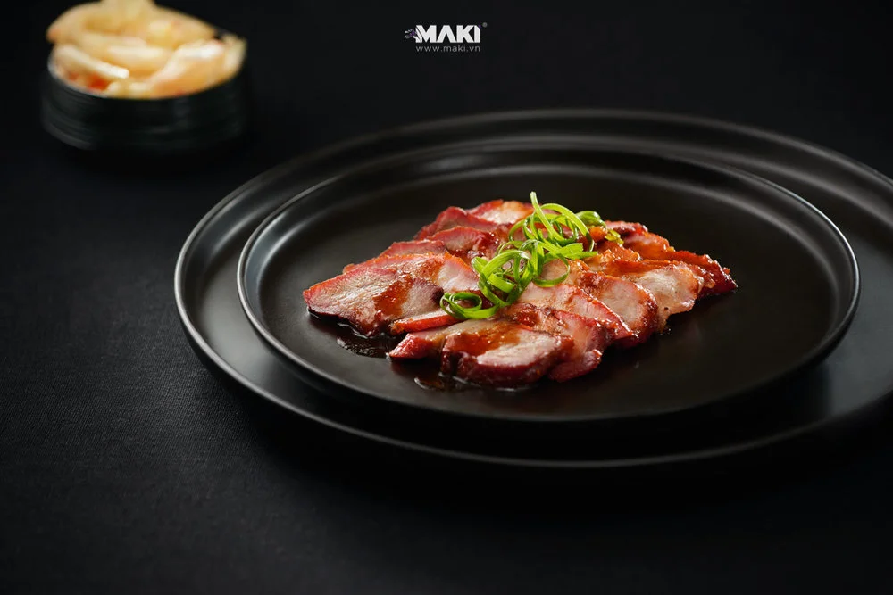 Chụp ảnh món ăn. Ảnh: MAKI.vn