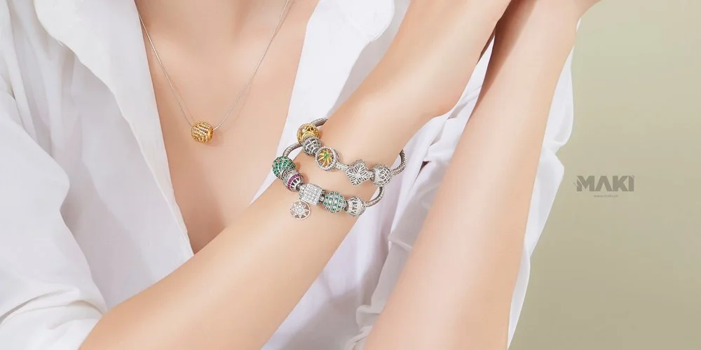 Chụp ảnh sản phẩm trang sức. ẢNh: MAKI Studio