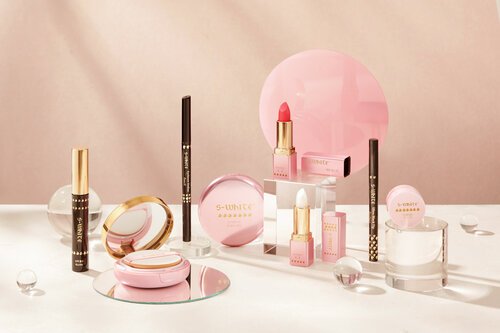 Ý tưởng chụp ảnh sản phẩm trên nền màu thú vị - sáng tạo