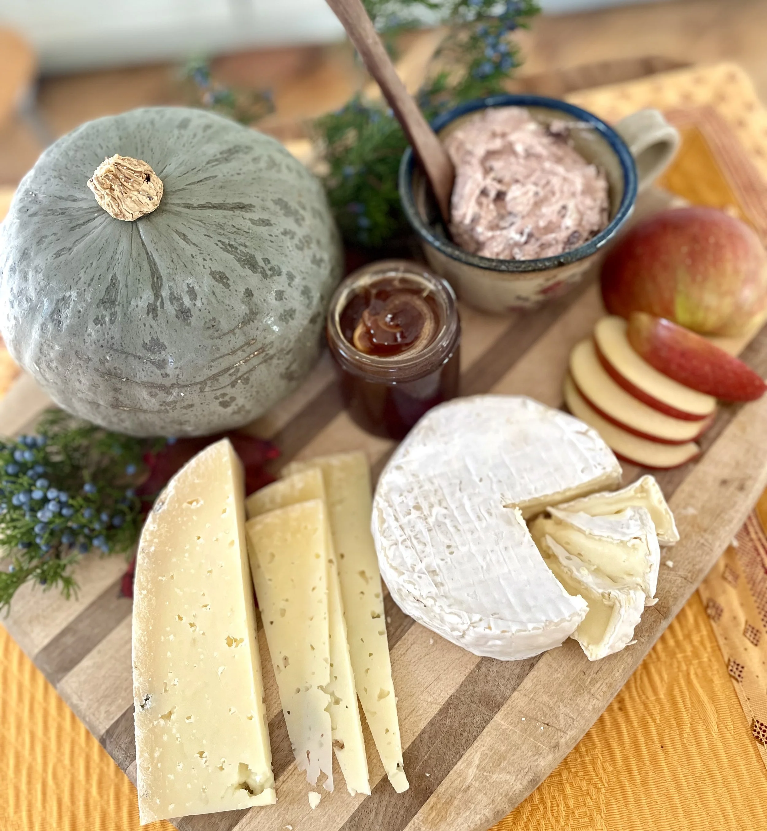 thanksgiving cheese board.jpeg