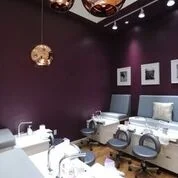 Any woman can wear a great outfit, but it's her nails that make the statement.