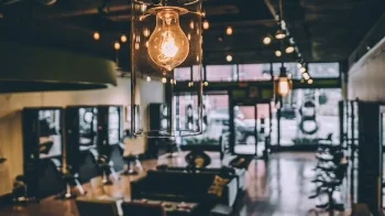 4 Reasons To Rethink Your Seat Next Time You're Out For Eats & Drinkies