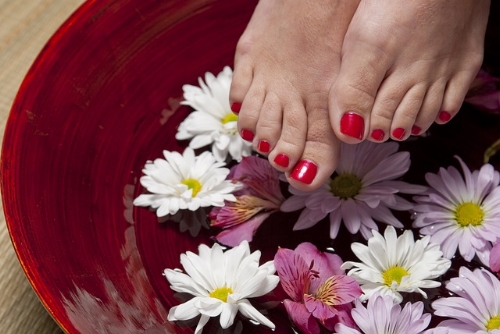 Everything You Need To Know Before Your Next Pedicure Because It's Almost Sandal Season In The OS
