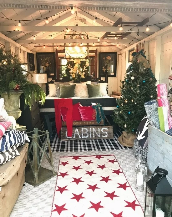 Madly in love with this cozy cottage interior