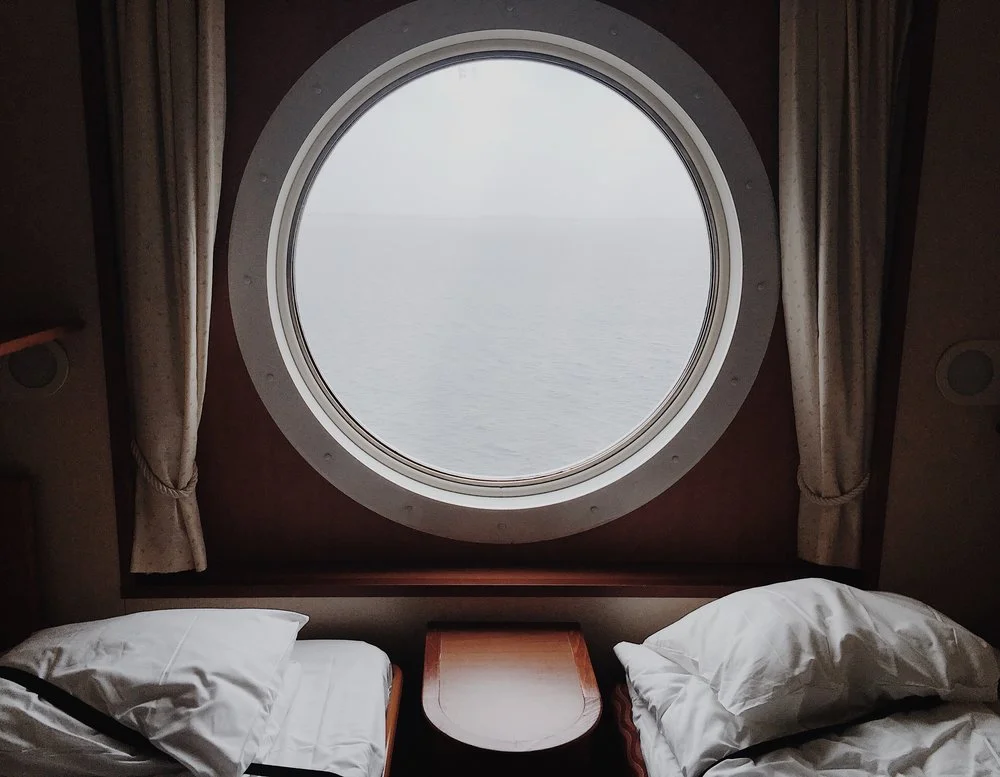 Keep It Reel With A Spring Or Summer Staycation On A Houseboat With Your SO