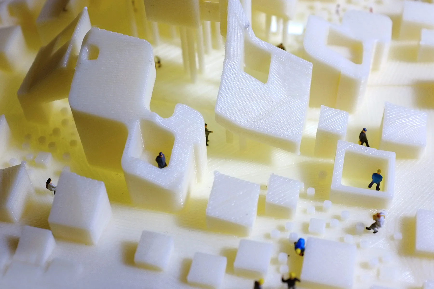 Toni Kauppila: Live Space, encountering in the interstice. Draft for porous architecture curriculum.