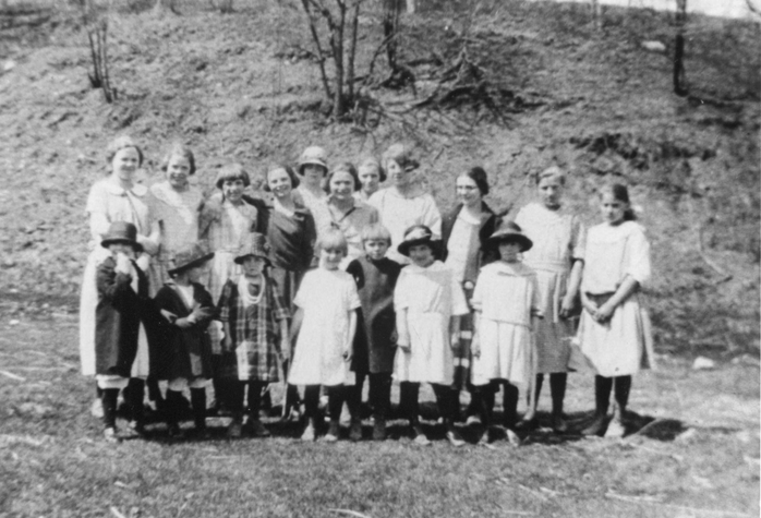  Picnic at Lee school District 131, French Lake Township, about 1923 