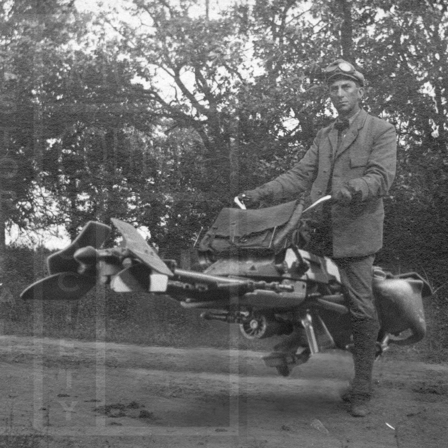 May the Fourth be with you from Wright County Historical Society!

Photo - Mail Carrier Sherman Shattuck (1867-1943). Poses with his modded 74-Z speeder bike. Clearwater Township, Minn.

Image is partially from the WC Photo Collection

 #wrightcounty