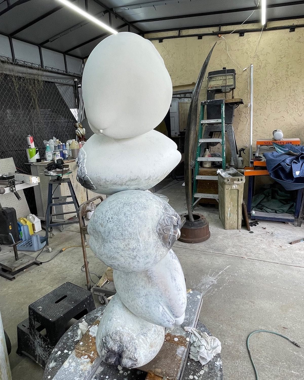 Last time I was in Miami it was snowing 🥥&rsquo;s! 😎

Work in progress @runartfoundry.

#bronzesculpture  #helenharrisonart  #interiordesign #tropicalart #contemporaryart