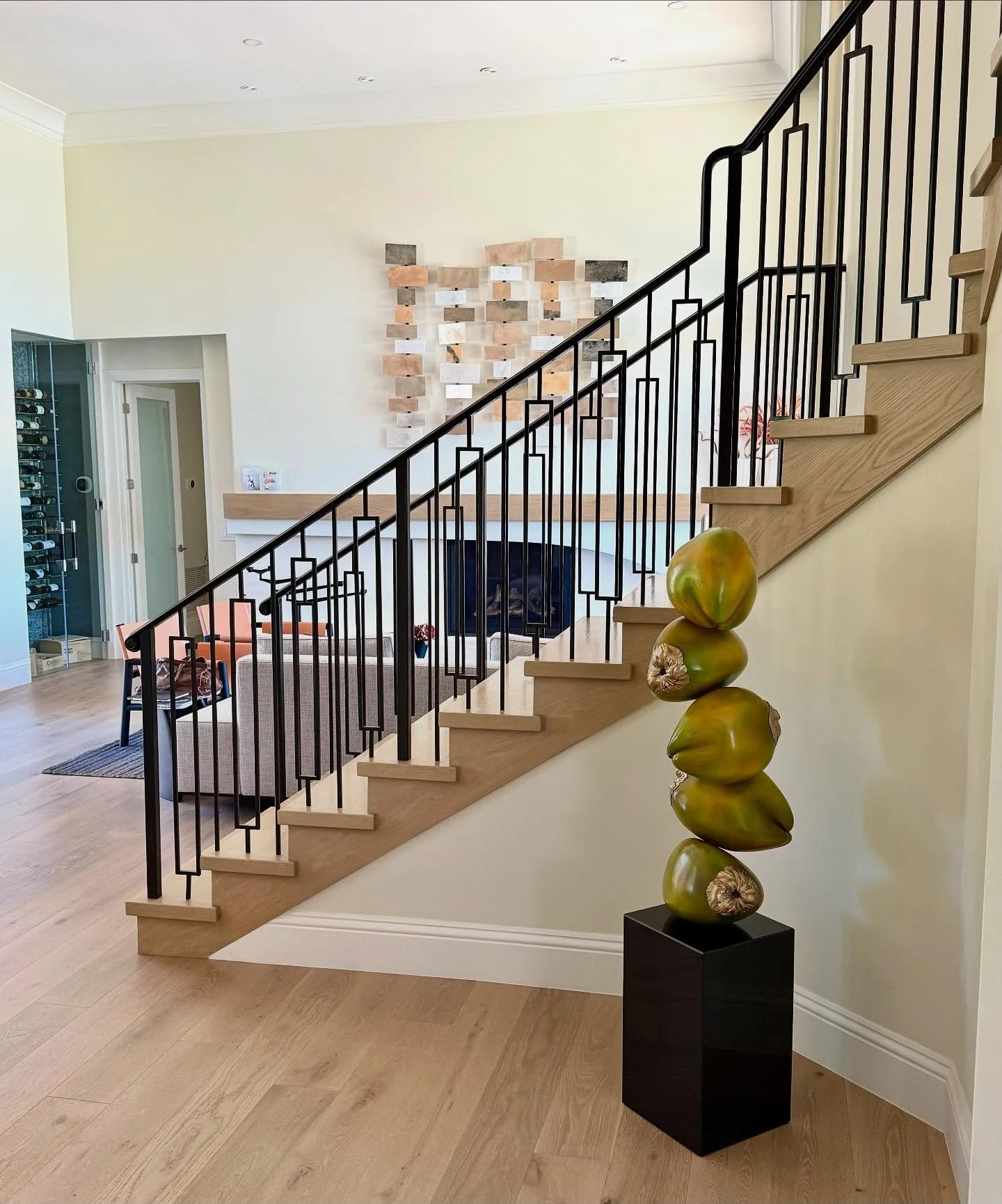 HH Balancing Act II - officially found its forever home in sunny Florida! 🌞 The installation went seamlessly, and we couldn&rsquo;t be prouder of how it is represented in its new surroundings! 🥥✨ 
.
.
.

#ArtOnTheMove #BalancingActII #helenharrison