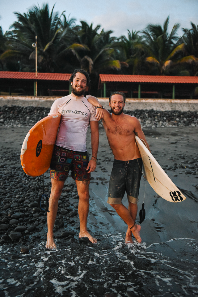 I made fast friends with these surfers from Australia, who have been at El Tunco for 6 weeks and plan to travel to Nicaragua on the next leg of their surfing tour. 
