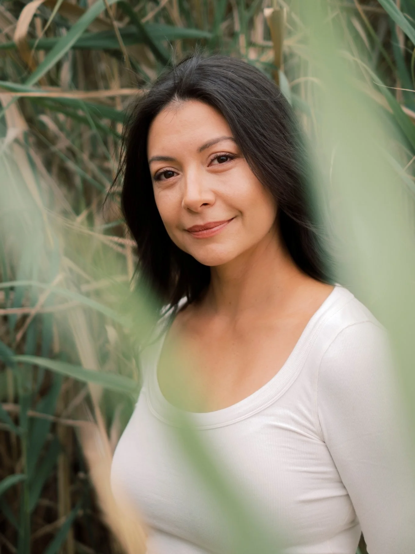 female portrait in a garden with tall grass in Montreal by montreal portrait photographer Micheal Beaulieu