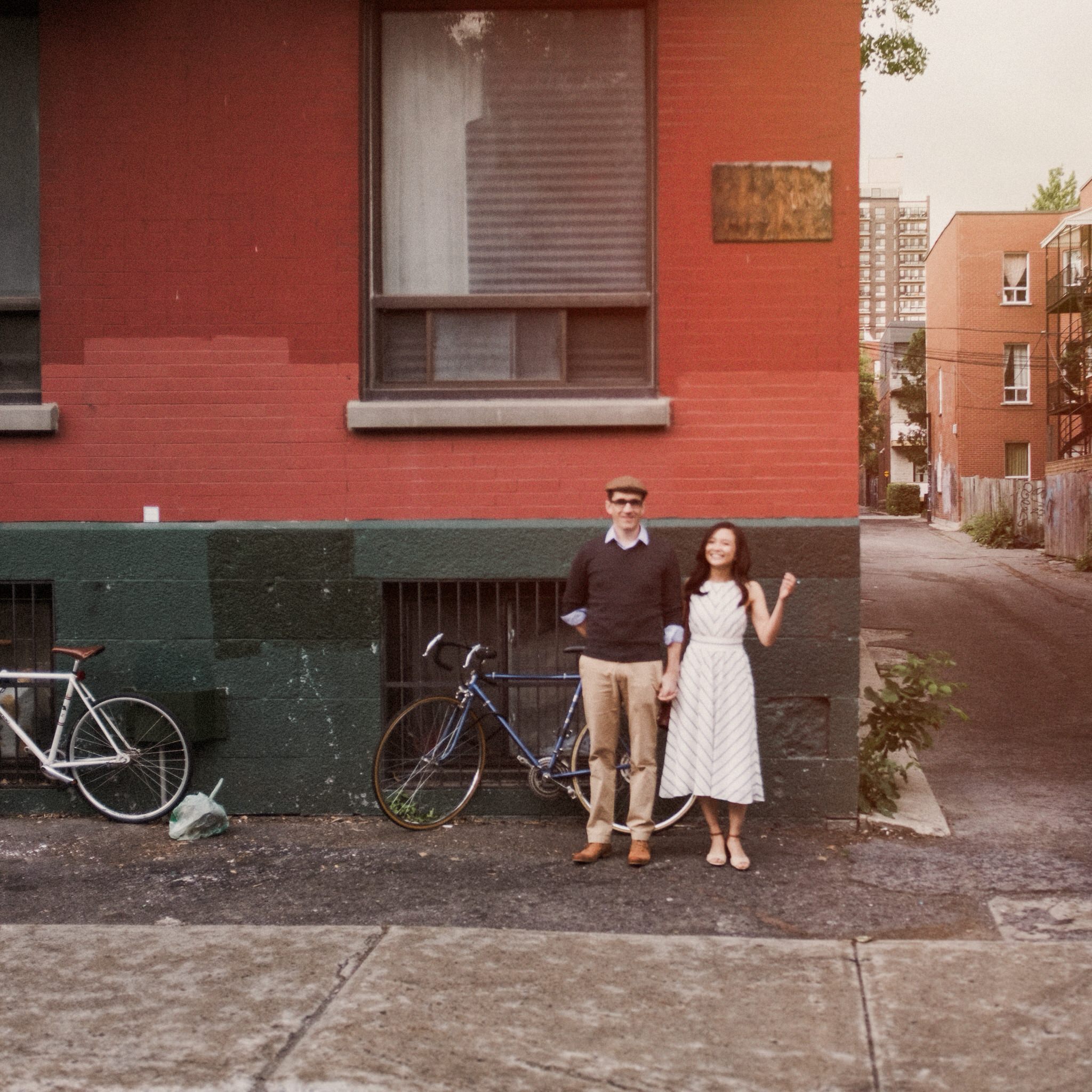 Engagement session couple on Park Ave Montreal.jpg