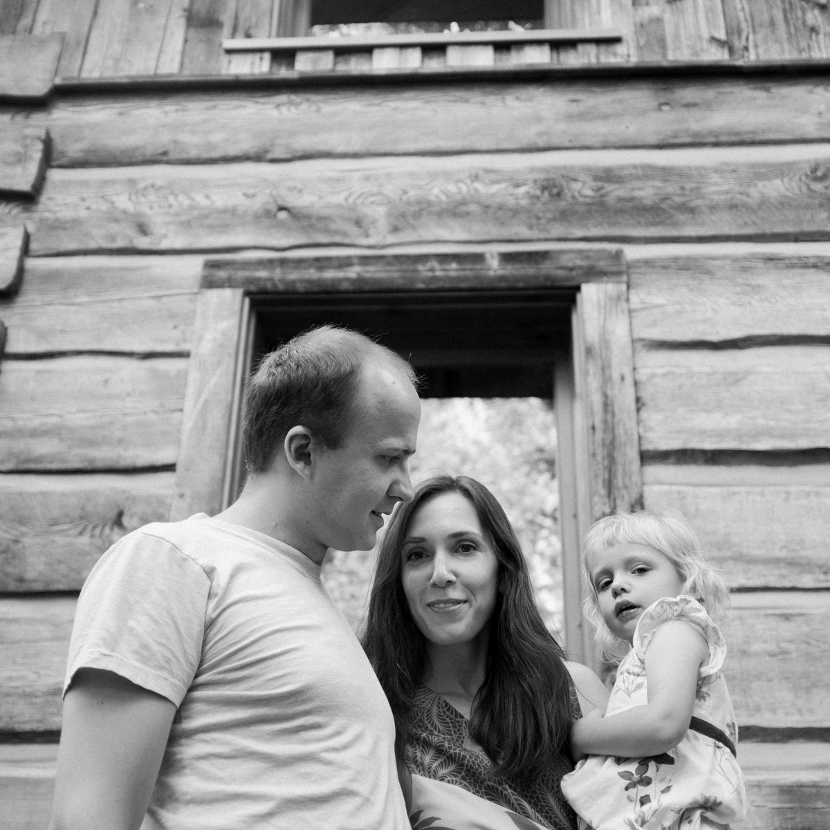 Family photographer outdoor portraits at the cottage.jpg