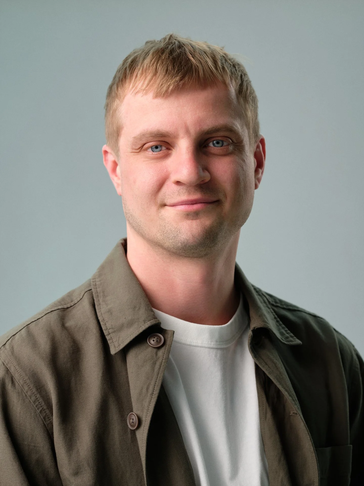 headshot photographer montreal in studio
