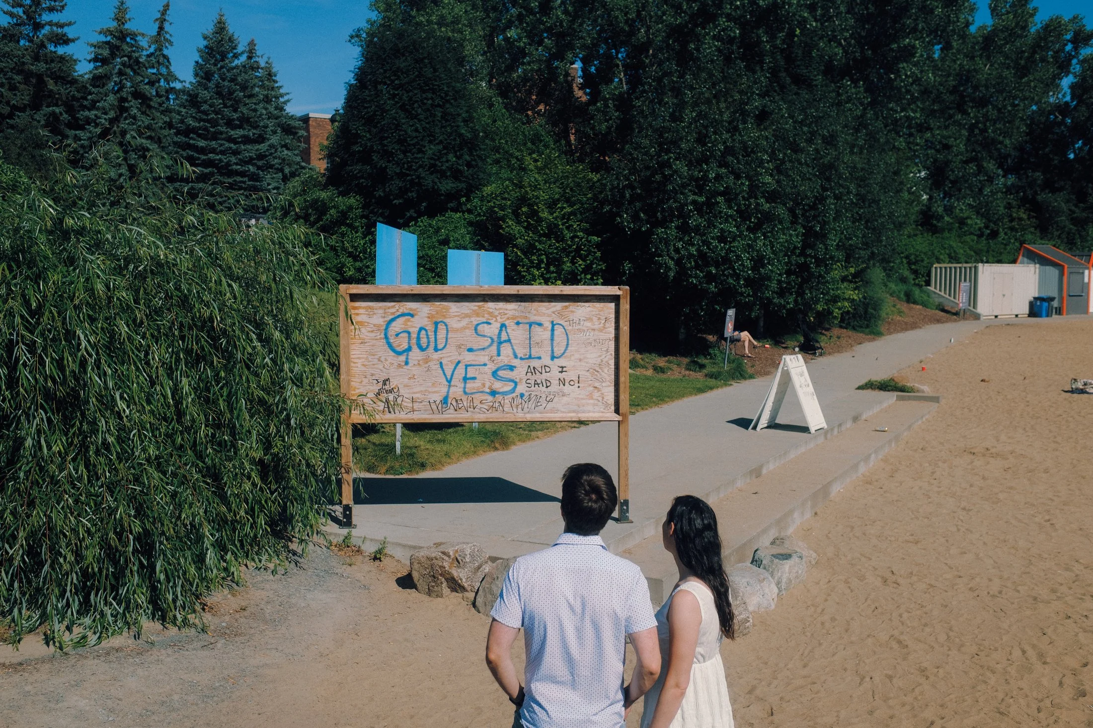 montreal engaged couple photoshoot in verdun beach